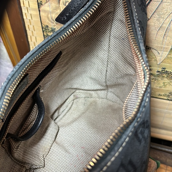 Dooney & Bourke Bucket Bag Black Signature Monogram 8”Lx5.5”W Center 5”H - Picture 16 of 17